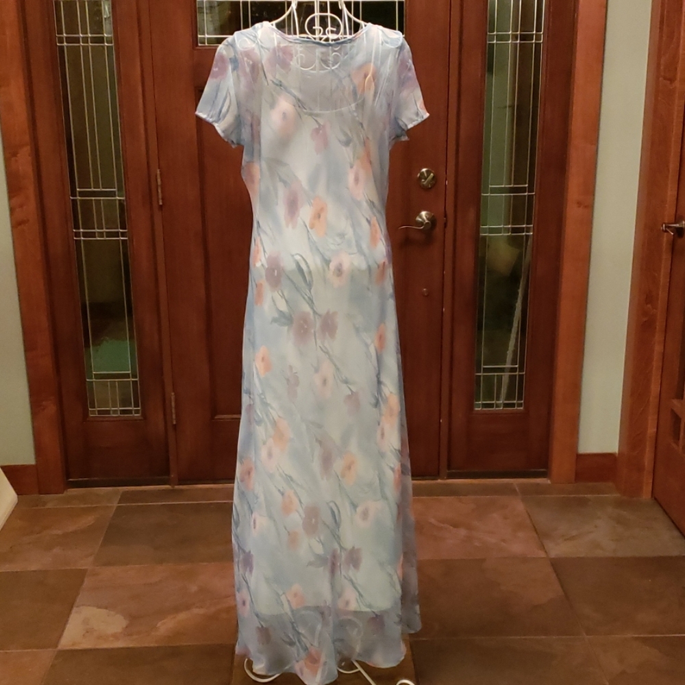 Great brunch or bridal/baby shower dress!
